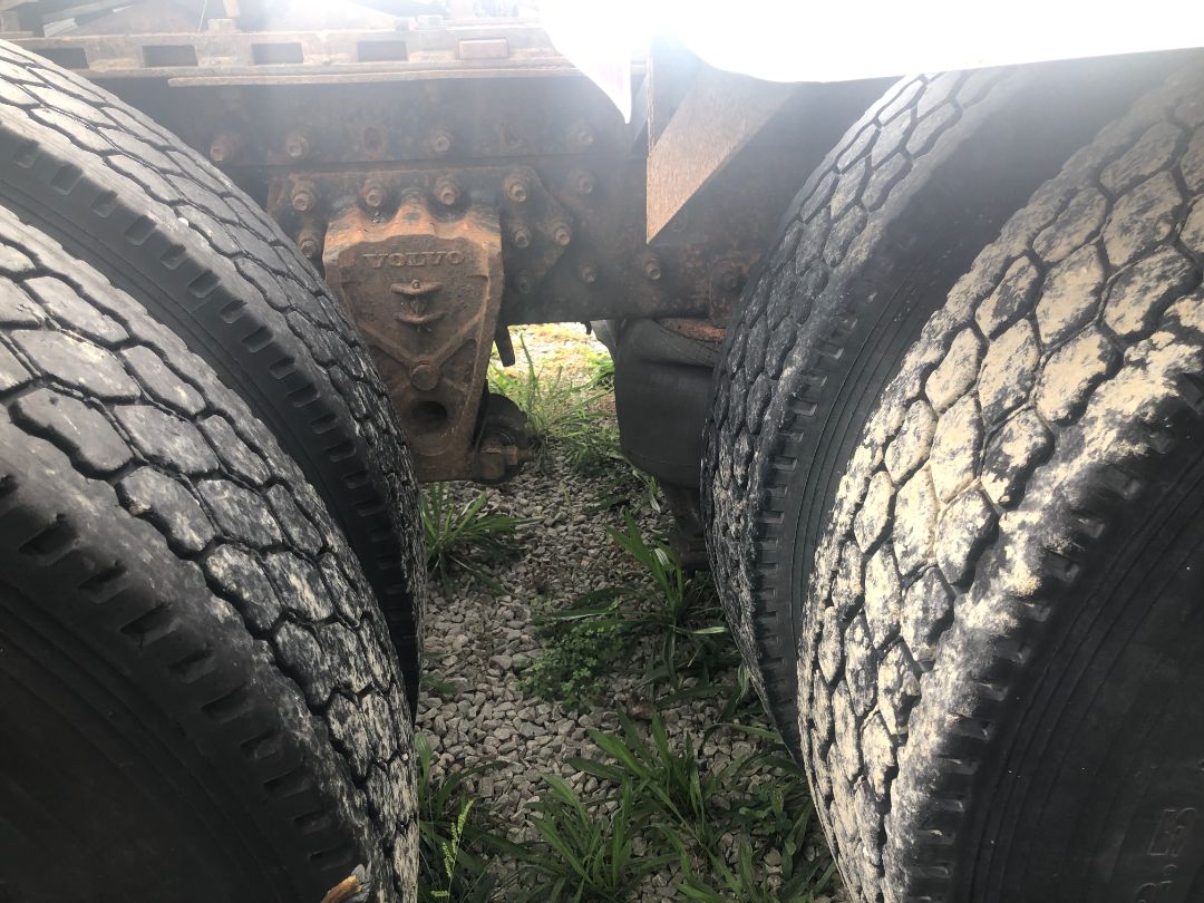 1999 VOLVO VNL64T770 - Image 30